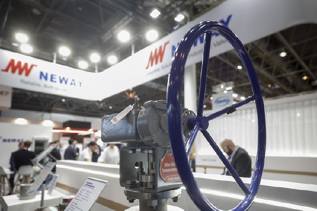 565 Unternehmen aus 36 Ländern zeigen technologische Innovationen aus den Bereichen Industriearmaturen und Zubehör auf rund 15.680 Quadratmetern in den Messehallen 1 und 3.
Die Internationale Leitmesse VALVE WORLD EXPO wird neben einer internationalen Konferenz von vielen Messe-Highlights wie digitalen ecoMetals und High Potential Trails, Valve Stars Awards und einem spannenden Valve World Expo Forumsprogramm begleitet.
565 exhibitors from 36 countries will show technological innovations from the fields of industrial valves and accessories on around 15,680 square metres in exhibition halls 1 and 3.
In addition to an international conference, the leading international trade fair VALVE WORLD EXPO will be accompanied by many trade fair highlights such as digital ecoMetals and high Potential Trails, Valve Stars Awards and an exclusive programme at the Valve World Expo Forum stage.