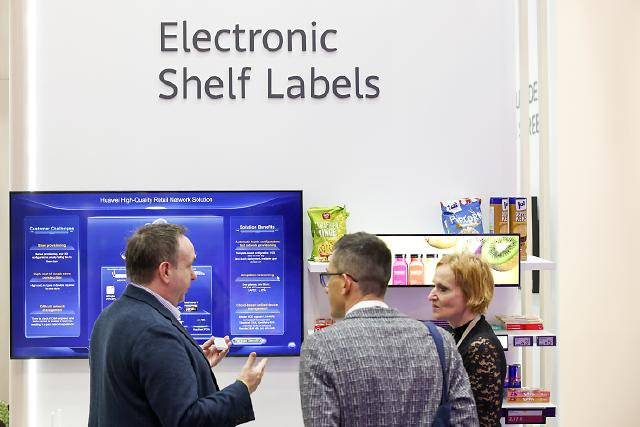 An der EuroCIS 2025, The Leading Trade Fair for Retail Technology, vom 18. bis 20. Februar in Düsseldorf nehmen an die 500 Aussteller aus über 35 Ländern auf mehr als 15.000 m² Nettofläche teil. Die führende Messe für Retail Technology in Europa ist mit ihrem breiten Angebotsspektrum eine optimale Plattform, um sich über neueste Entwicklungen und Trends zu informieren. Die Hot Topics der EuroCIS 2025 lauten: Artificial Intelligence, Customer Centricity, Smart Store, Smart Energy Management und Cyber Security.At EuroCIS 2025, The Leading Trade Fair for Retail Technology, from February 18 to 20 in Düsseldorf, around 500 exhibitors from over 35 countries will participate across more than 15,000 square meters of net exhibition space. As Europe’s leading trade fair for retail technology, it provides an ideal platform to learn about the latest developments and trends. The hot topics of EuroCIS 2025 include: Artificial Intelligence, Customer Centricity, Smart Store, Smart Energy Management and Cyber Security.
