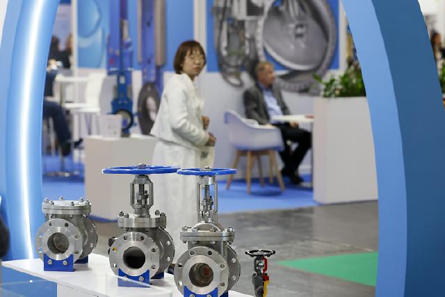 565 Unternehmen aus 36 Ländern zeigen technologische Innovationen aus den Bereichen Industriearmaturen und Zubehör auf rund 15.680 Quadratmetern in den Messehallen 1 und 3.
Die Internationale Leitmesse VALVE WORLD EXPO wird neben einer internationalen Konferenz von vielen Messe-Highlights wie digitalen ecoMetals und High Potential Trails, Valve Stars Awards und einem spannenden Valve World Expo Forumsprogramm begleitet.
565 exhibitors from 36 countries will show technological innovations from the fields of industrial valves and accessories on around 15,680 square metres in exhibition halls 1 and 3.
In addition to an international conference, the leading international trade fair VALVE WORLD EXPO will be accompanied by many trade fair highlights such as digital ecoMetals and high Potential Trails, Valve Stars Awards and an exclusive programme at the Valve World Expo Forum stage.