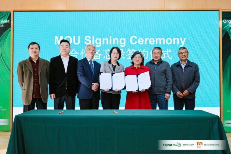 2._Signing_ceremony_Klein