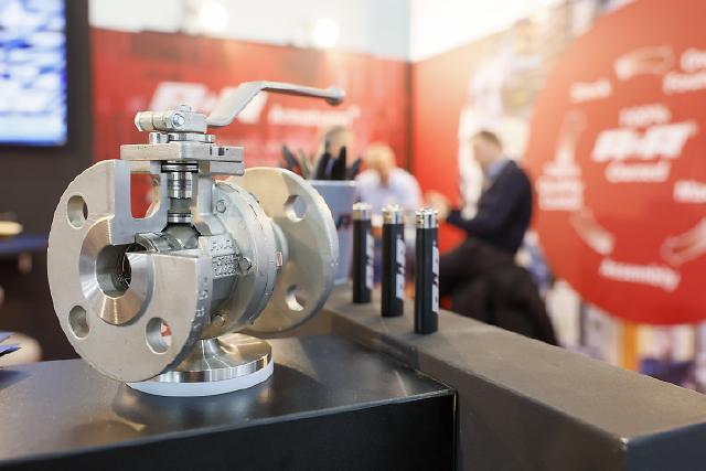 565 Unternehmen aus 36 Ländern zeigen technologische Innovationen aus den Bereichen Industriearmaturen und Zubehör auf rund 15.680 Quadratmetern in den Messehallen 1 und 3.
Die Internationale Leitmesse VALVE WORLD EXPO wird neben einer internationalen Konferenz von vielen Messe-Highlights wie digitalen ecoMetals und High Potential Trails, Valve Stars Awards und einem spannenden Valve World Expo Forumsprogramm begleitet.
565 exhibitors from 36 countries will show technological innovations from the fields of industrial valves and accessories on around 15,680 square metres in exhibition halls 1 and 3.
In addition to an international conference, the leading international trade fair VALVE WORLD EXPO will be accompanied by many trade fair highlights such as digital ecoMetals and high Potential Trails, Valve Stars Awards and an exclusive programme at the Valve World Expo Forum stage.