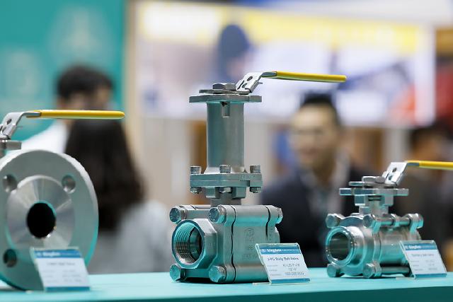 565 Unternehmen aus 36 Ländern zeigen technologische Innovationen aus den Bereichen Industriearmaturen und Zubehör auf rund 15.680 Quadratmetern in den Messehallen 1 und 3.
Die Internationale Leitmesse VALVE WORLD EXPO wird neben einer internationalen Konferenz von vielen Messe-Highlights wie digitalen ecoMetals und High Potential Trails, Valve Stars Awards und einem spannenden Valve World Expo Forumsprogramm begleitet.
565 exhibitors from 36 countries will show technological innovations from the fields of industrial valves and accessories on around 15,680 square metres in exhibition halls 1 and 3.
In addition to an international conference, the leading international trade fair VALVE WORLD EXPO will be accompanied by many trade fair highlights such as digital ecoMetals and high Potential Trails, Valve Stars Awards and an exclusive programme at the Valve World Expo Forum stage.