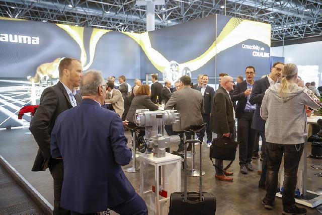 565 Unternehmen aus 36 Ländern zeigen technologische Innovationen aus den Bereichen Industriearmaturen und Zubehör auf rund 15.680 Quadratmetern in den Messehallen 1 und 3.
Die Internationale Leitmesse VALVE WORLD EXPO wird neben einer internationalen Konferenz von vielen Messe-Highlights wie digitalen ecoMetals und High Potential Trails, Valve Stars Awards und einem spannenden Valve World Expo Forumsprogramm begleitet.
565 exhibitors from 36 countries will show technological innovations from the fields of industrial valves and accessories on around 15,680 square metres in exhibition halls 1 and 3.
In addition to an international conference, the leading international trade fair VALVE WORLD EXPO will be accompanied by many trade fair highlights such as digital ecoMetals and high Potential Trails, Valve Stars Awards and an exclusive programme at the Valve World Expo Forum stage.