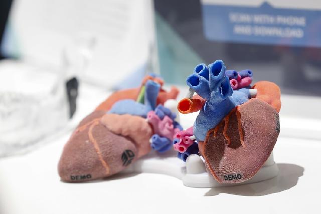 Die international führende Fachmesse für die Zulieferer der medizintechnischen Fertigung, die COMPAMED, begleitet die Medizinmesse MEDICA seit mehr als 30 Jahren. Dem Fachpublikum wird ein umfassendes Spektrum an Teilprodukten, Ausrüstungen und Technologien für medizinische Geräte und Instrumente geboten. Im Trend liegen Mikrobauteile wie Lab-on-chip-Komponenten und chemische Mikroreaktoren (u. a. für mobile Schnelltests) sowie Minibauteile im Kontext der Digitalisierung der Medizin, etwa für den Einsatz in tragbaren und vernetzbaren Geräten. https://www.compamed.de   

The leading international trade fair for suppliers to medical technology manufacturing, COMPAMED, has accompanied the MEDICA medical trade fair for more than 30 years. The trade audience is offered a comprehensive range of sub-products, equipment and technologies for medical devices and instruments. Micro-components such as lab-on-chip components and chemical microreactors (e.g. for mobile rapid tests) as well as mini-components in the context of the digitalisation of medicine, for example for use in portable and networkable devices, are in vogue. https://www.compamed-tradefair.com
