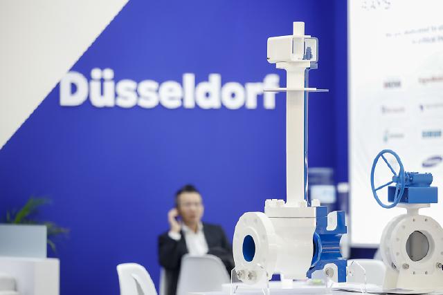 565 Unternehmen aus 36 Ländern zeigen technologische Innovationen aus den Bereichen Industriearmaturen und Zubehör auf rund 15.680 Quadratmetern in den Messehallen 1 und 3.
Die Internationale Leitmesse VALVE WORLD EXPO wird neben einer internationalen Konferenz von vielen Messe-Highlights wie digitalen ecoMetals und High Potential Trails, Valve Stars Awards und einem spannenden Valve World Expo Forumsprogramm begleitet.
565 exhibitors from 36 countries will show technological innovations from the fields of industrial valves and accessories on around 15,680 square metres in exhibition halls 1 and 3.
In addition to an international conference, the leading international trade fair VALVE WORLD EXPO will be accompanied by many trade fair highlights such as digital ecoMetals and high Potential Trails, Valve Stars Awards and an exclusive programme at the Valve World Expo Forum stage.