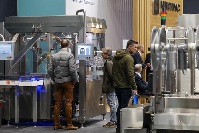 Die international führende Fachmesse für die Zulieferer der medizintechnischen Fertigung, die COMPAMED, begleitet die Medizinmesse MEDICA seit mehr als 30 Jahren. Dem Fachpublikum wird ein umfassendes Spektrum an Teilprodukten, Ausrüstungen und Technologien für medizinische Geräte und Instrumente geboten. Im Trend liegen Mikrobauteile wie Lab-on-chip-Komponenten und chemische Mikroreaktoren (u. a. für mobile Schnelltests) sowie Minibauteile im Kontext der Digitalisierung der Medizin, etwa für den Einsatz in tragbaren und vernetzbaren Geräten. https://www.compamed.de   

The leading international trade fair for suppliers to medical technology manufacturing, COMPAMED, has accompanied the MEDICA medical trade fair for more than 30 years. The trade audience is offered a comprehensive range of sub-products, equipment and technologies for medical devices and instruments. Micro-components such as lab-on-chip components and chemical microreactors (e.g. for mobile rapid tests) as well as mini-components in the context of the digitalisation of medicine, for example for use in portable and networkable devices, are in vogue. https://www.compamed-tradefair.com