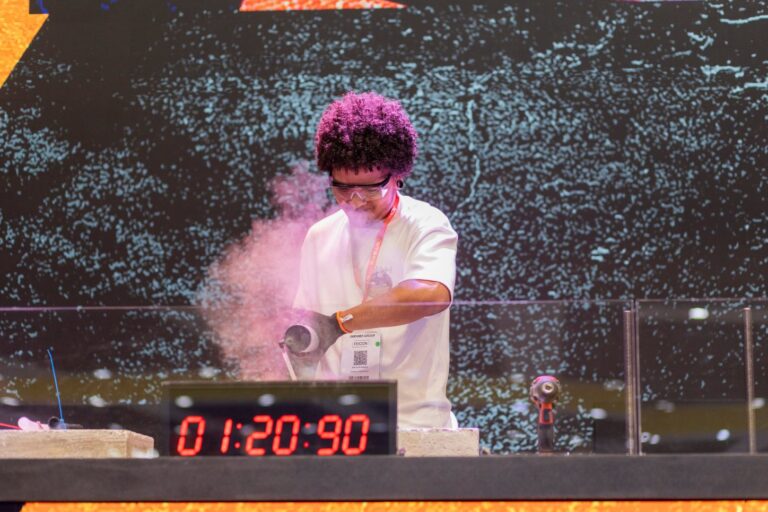 080425_16H_FEICON_INDY9009